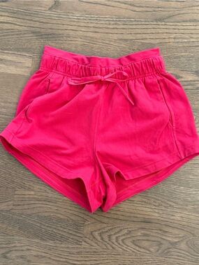 Size 4 Lululemon Hot Pink Inner Glow High Waist Shorts Excellent Used Condition